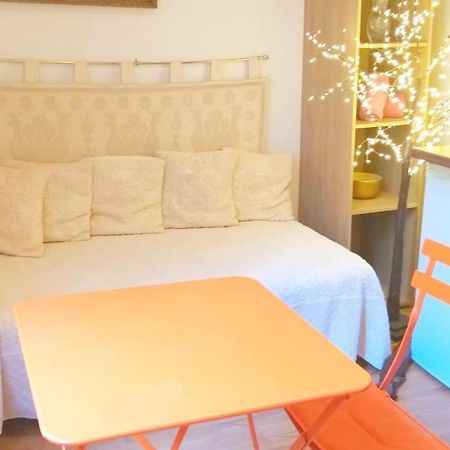 Small Luxurious Room In The Heart Of Saint Germain Paris Exterior foto
