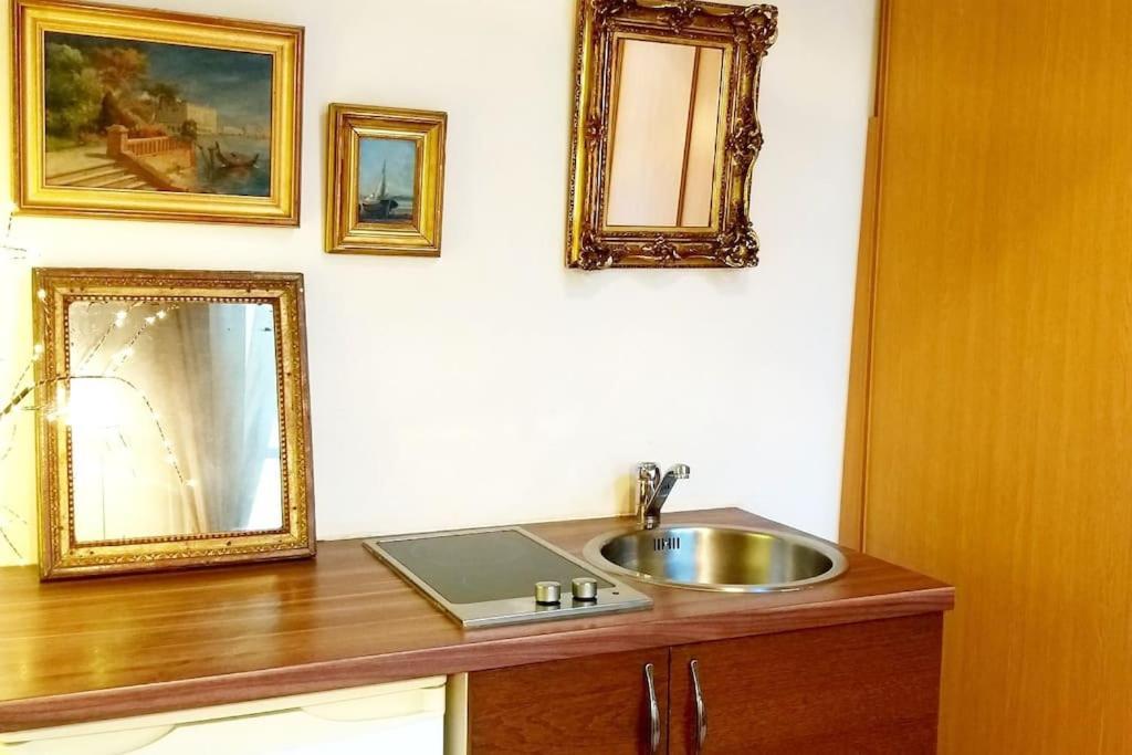 Small Luxurious Room In The Heart Of Saint Germain Paris Exterior foto